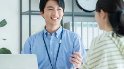 相談をする様子。