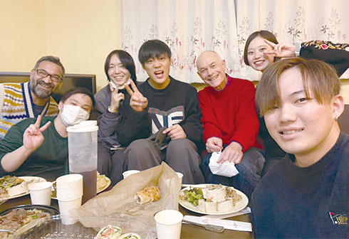 左から3番目橋本さん
