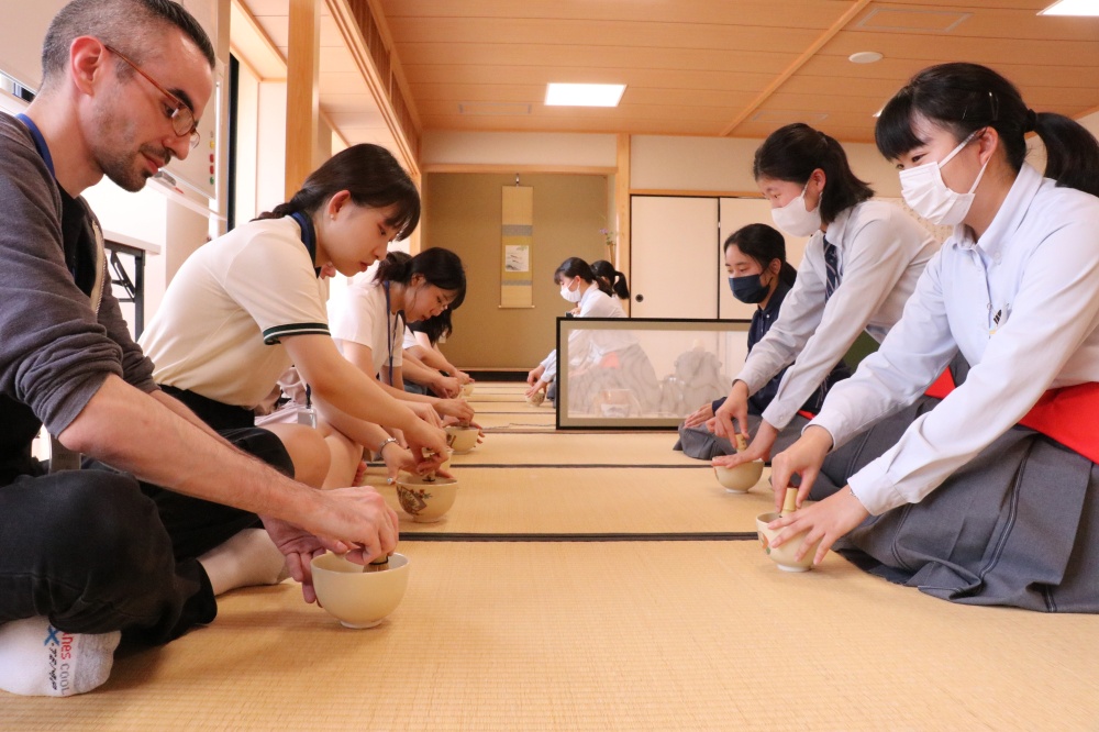 広島修道大学短期留学生の日本文化体験（茶道）を行いました